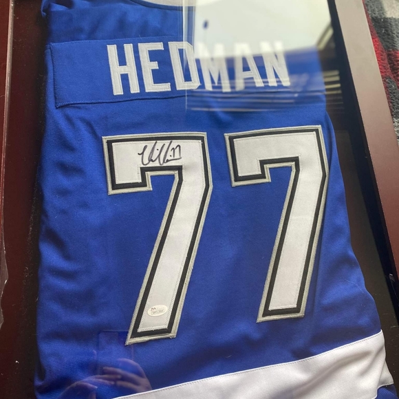 Signed Victor Hedman jersey (Case not included) - Picture 3 of 3